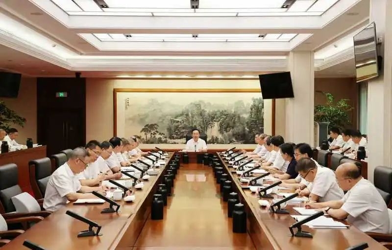 省委常委會(huì)召開(kāi)會(huì)議 認(rèn)真學(xué)習(xí)貫徹習(xí)近平總書記重要文章重要論述精神 研究促進(jìn)民營(yíng)經(jīng)濟(jì)高質(zhì)量發(fā)展和省委巡視等工作 省委書記王浩主持